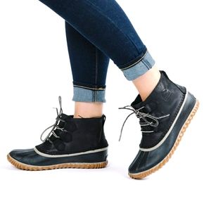 Sorel |  10.5 Out n About black leather duck boots
